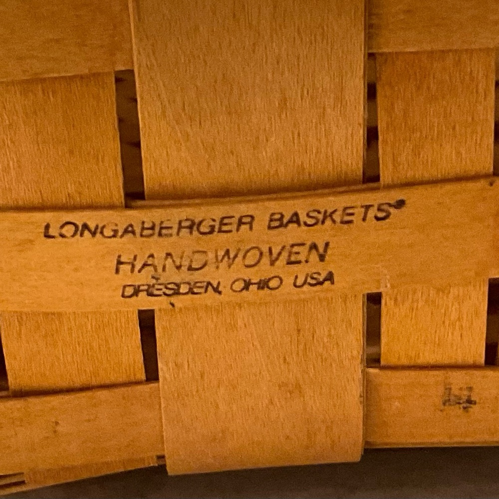 Vintage Longaberger Large Key Basket - Signed and Dated 1999 - Picture 12 of 16